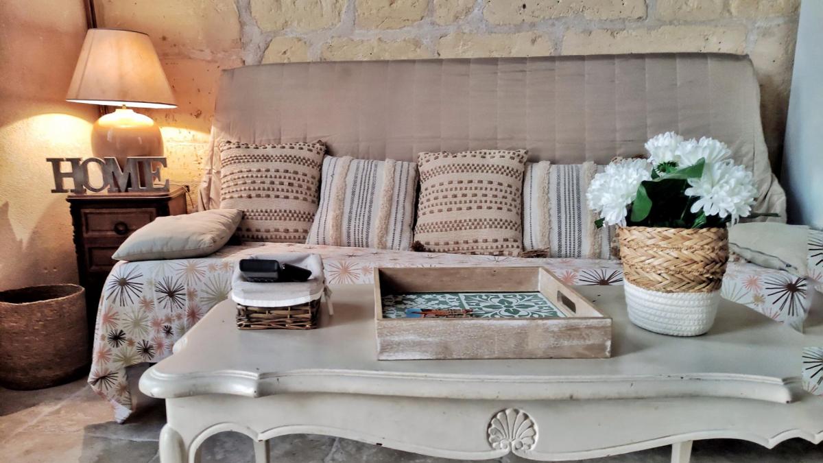 salon maison trois chambres